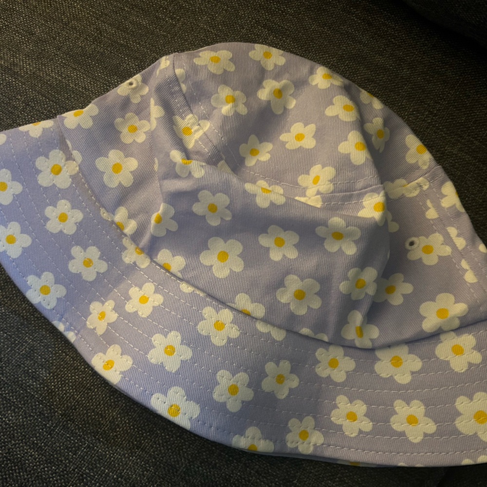Super fun daisy bucket hat